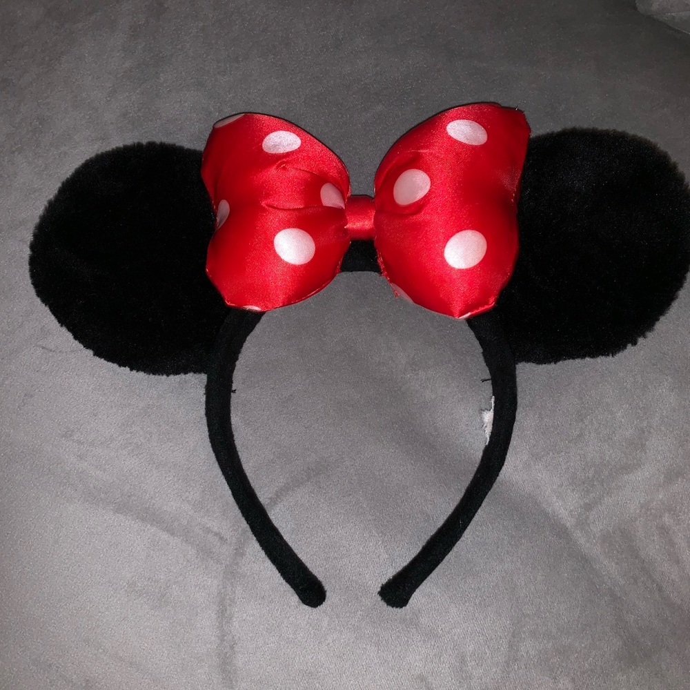 Authentic Disneyland Minnie ears. Worn once